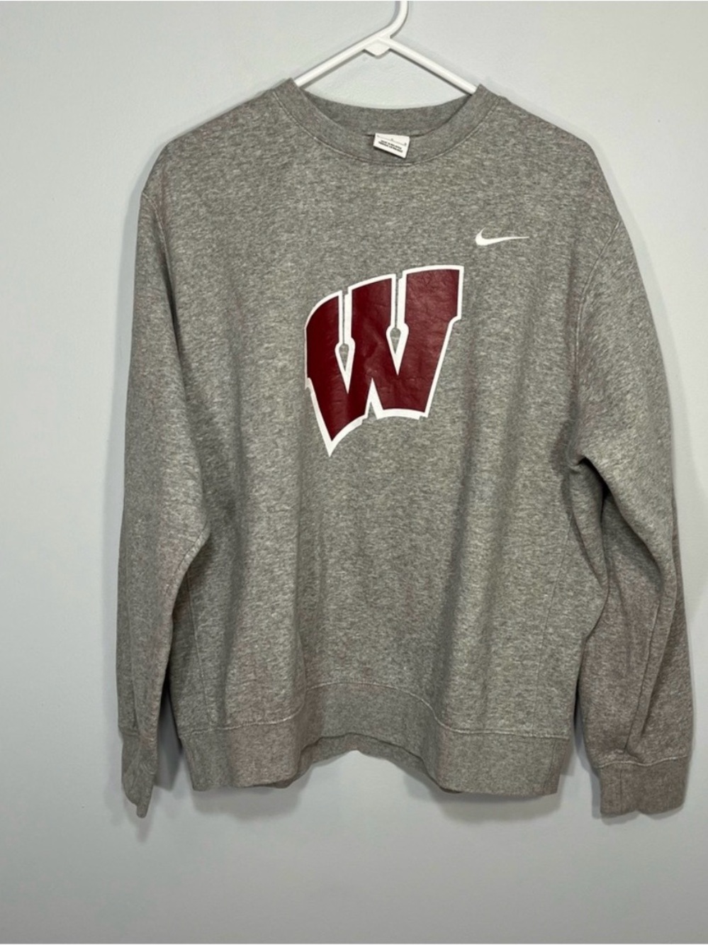 Nike Wisconsin Badgers Gray/Red Crewneck Sweatshirt with Maroon 'W' Logo. Unisex